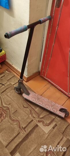 Трюковой самокат в стрит