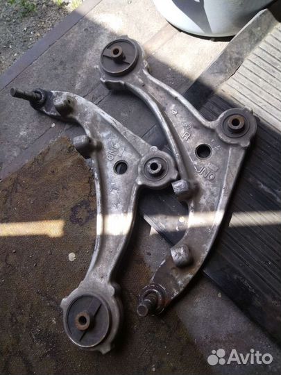 Подушка двигателя