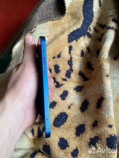 iPhone 12, 64 ГБ