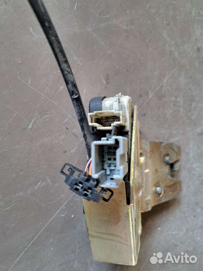 Замок багажника на Volvo S80