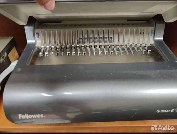 Брошюровщик электрический