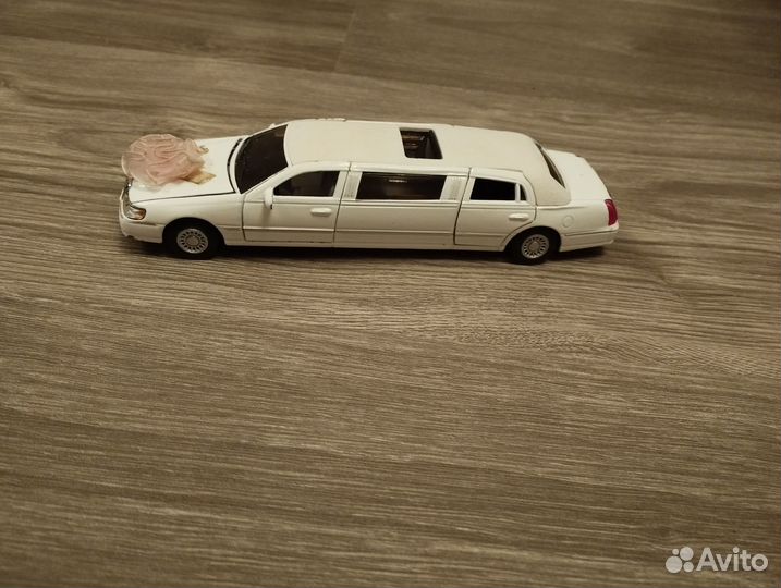 Продаётся моделька свадебный лимузин