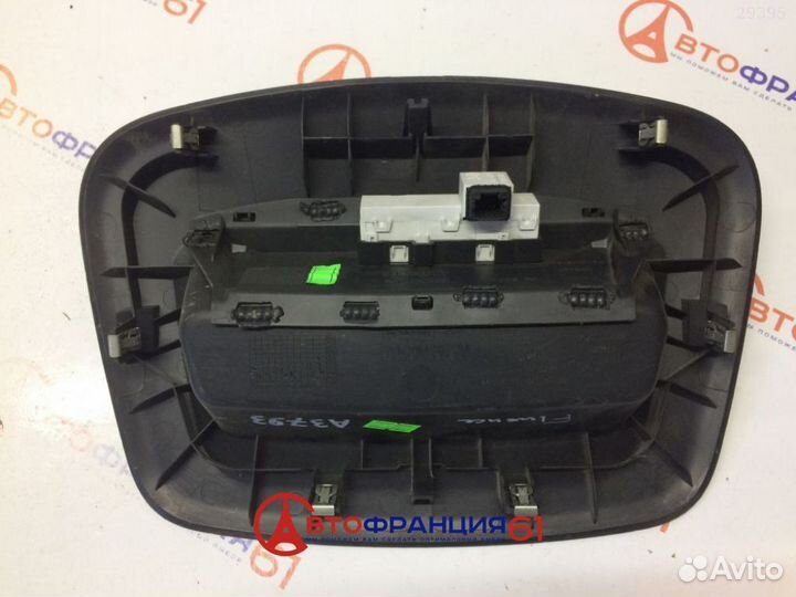 Накладка парприза, 682701968R renault fluence, 302