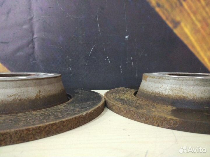 Тормозной диск задний Volkswagen Passat Variant B6