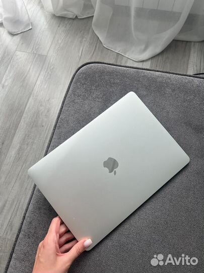 Macbook Pro 13 2017 touch bar 4 thunderbolt