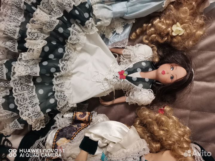 Кукла фарфоровая