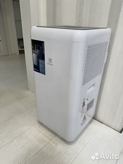 Кондиционер мобильный Electrolux eacm-09 XN/N6