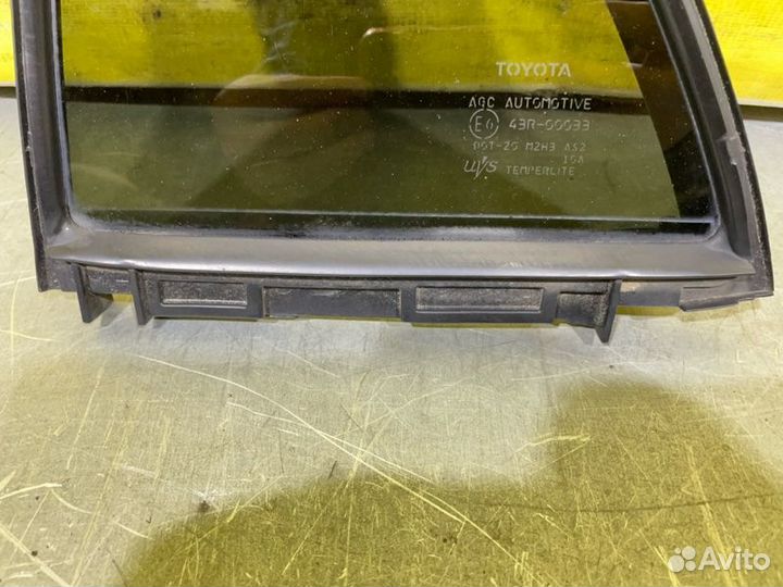 Стекло двери (форточка) заднее левое Toyota