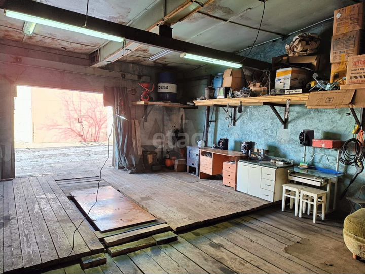 Гараж, > 30 м²