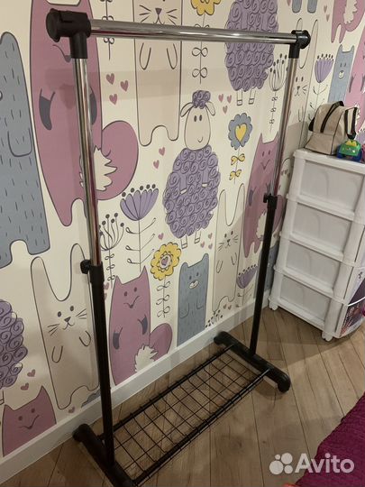 Вешалка напольная на колесах