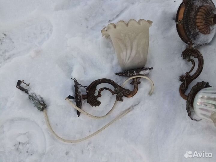 Старые люстры, бра