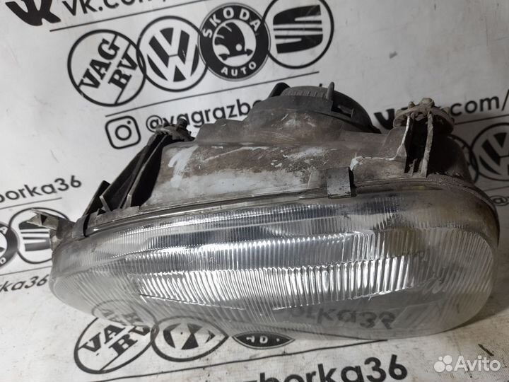 Фара левая VW Golf 3 с дефектами