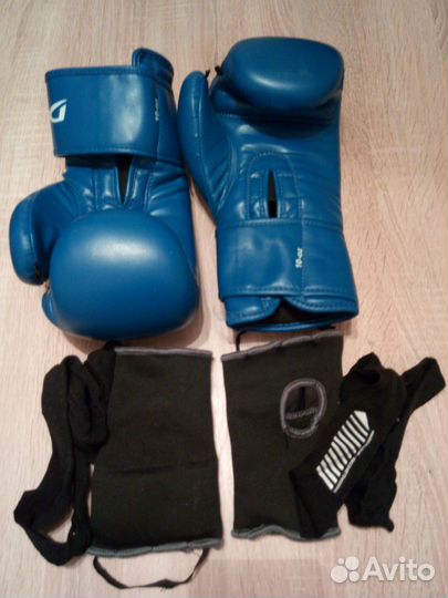 Боксерские перчатки Demix 10-oz