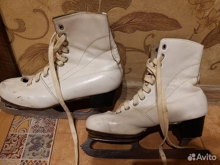 Коньки фигурные женские 38 размер