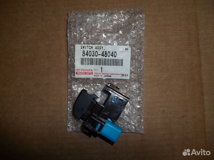 Кнопка стеклоподъемника 8403048040 Toyota Kluger