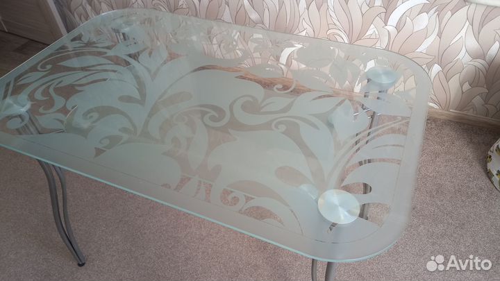 Кухонный стол