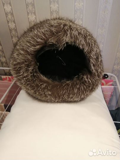 Женские меховые шапки