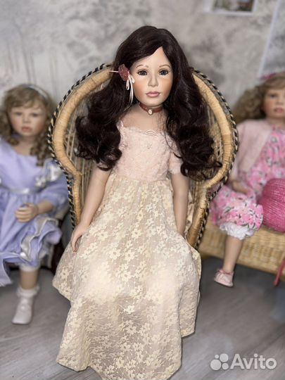Коллекционная фарфоровая кукла