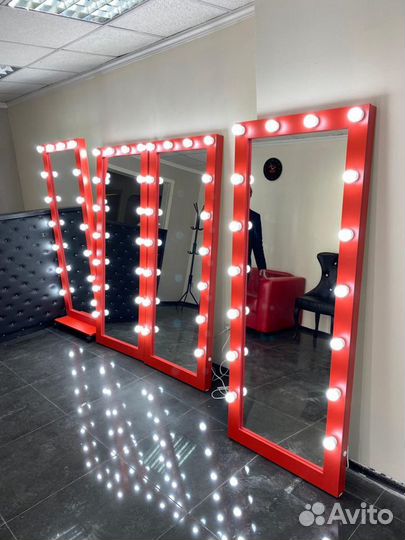 Гримерное зеркало с лампочками