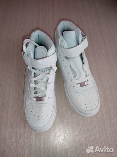 Новые высокие кеды