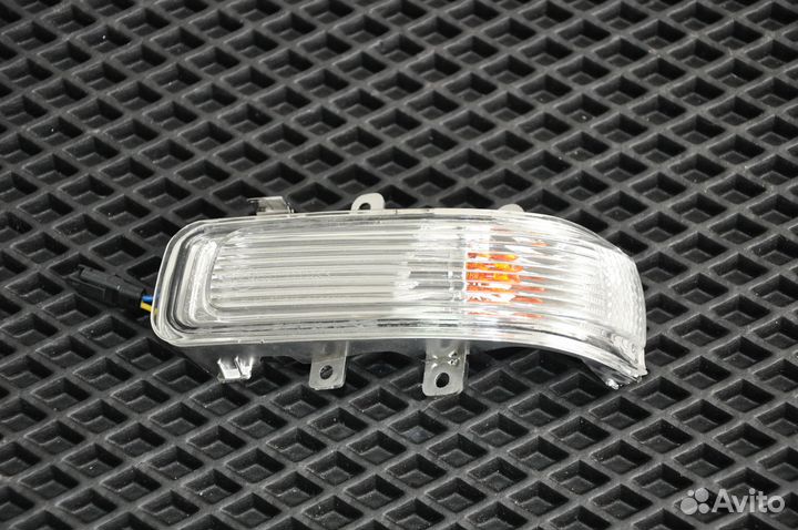 Указатель поворота боковой левый Toyota