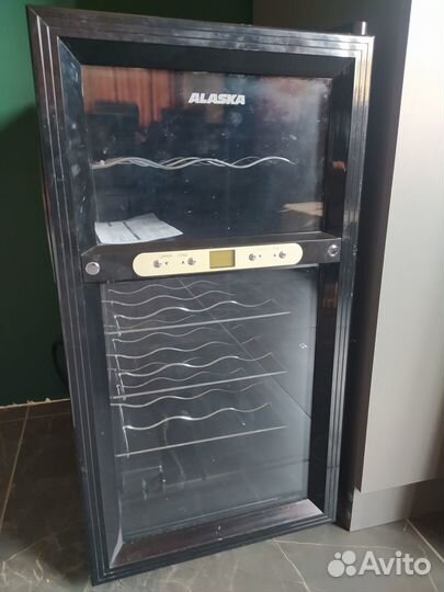 Винный шкаф / холодильник Alaska WC1052