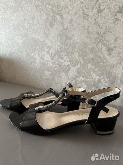 Босоножки женские