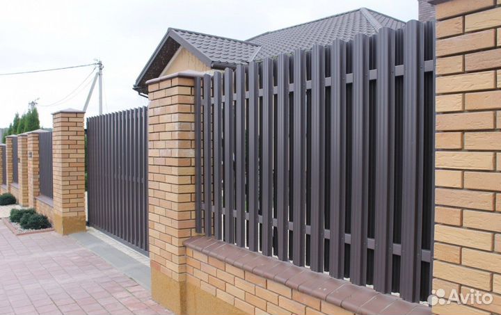 Забор из евроштакетника под ключ