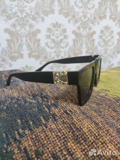 Солнцезащитные очки женские брендовые