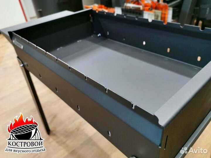 Компактный мангал со складными ножками