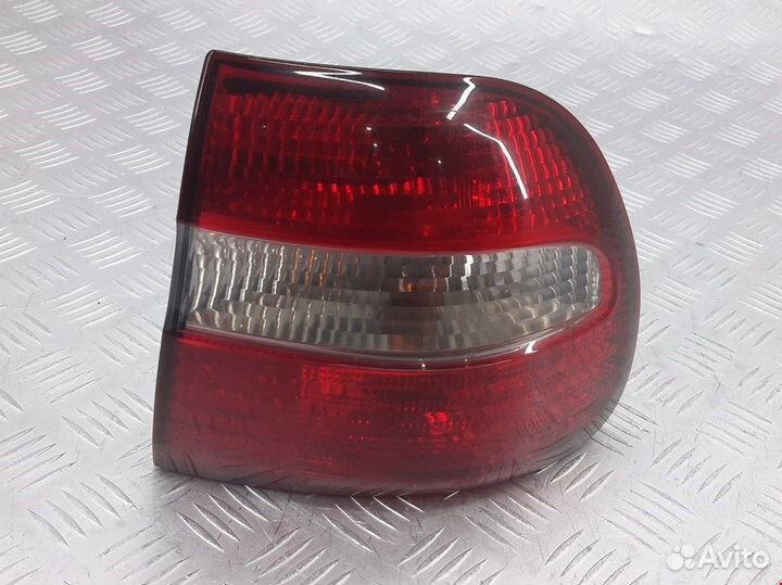 Фонарь задний для Volvo S40 V40 1 30621888