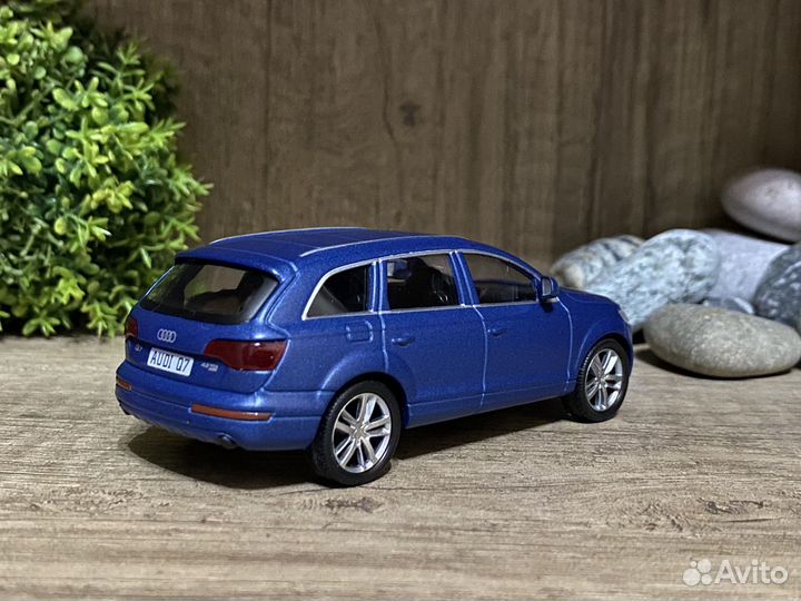 Модель автомобиля Audi Q7