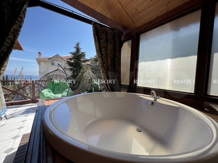 Дом 180 м² на участке 5 сот.