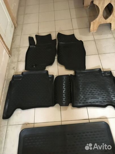 Автомобильные коврики полиуретановые