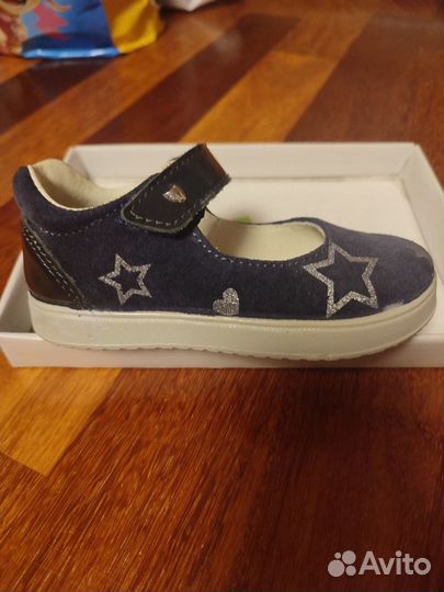 Туфли для девочки 23 размер новые