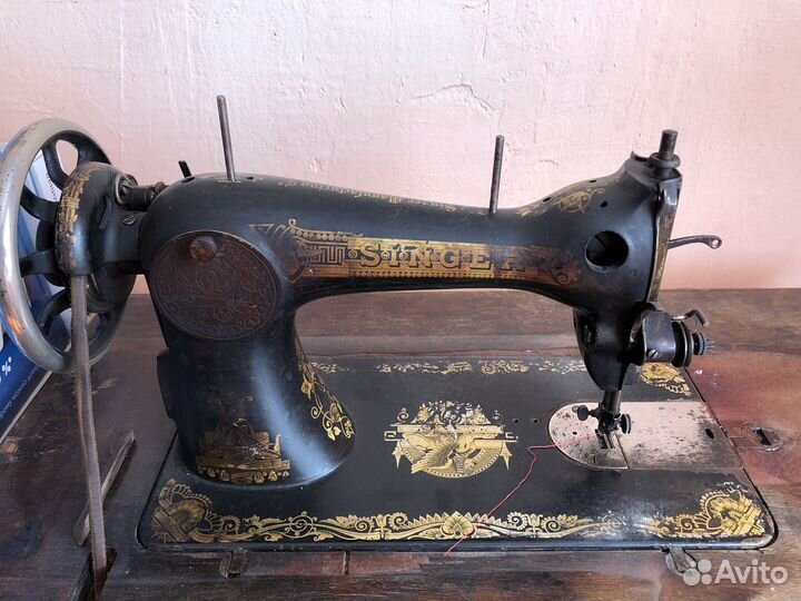 Швейная машина со станиной фирмы Singer