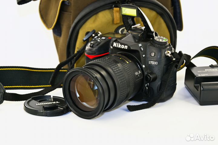 Nikon D7000 16.2MP зеркалка Kit AF-S VR 18-70
