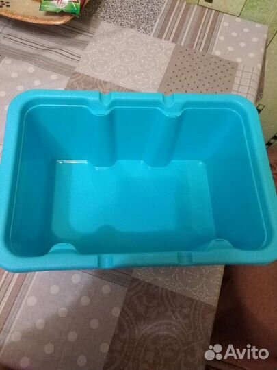 Пластиковый ящик с крышкой