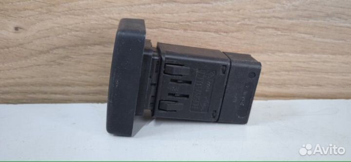 Кнопка аварийной сигнализации Renault Logan