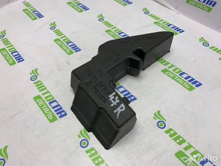 Уплотнитель крыла передний правый Mazda Cx-30