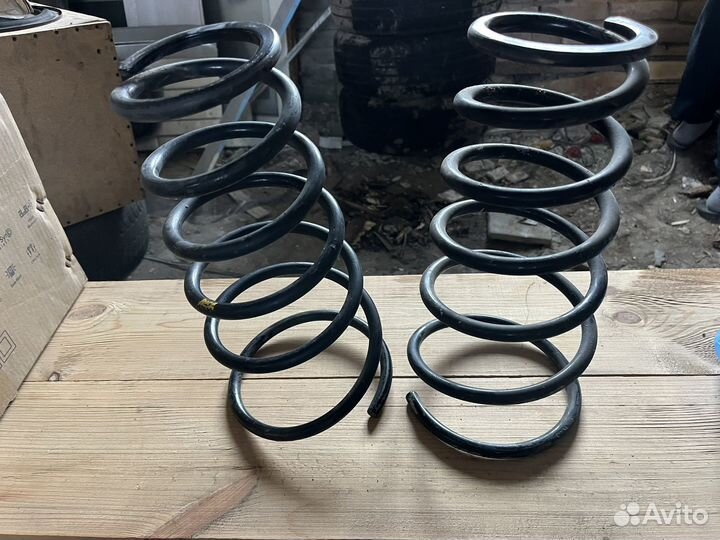 Задние пружины Таёта Виндом