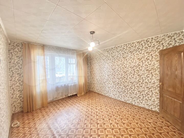 9-к. квартира, 50 м², 1/9 эт.