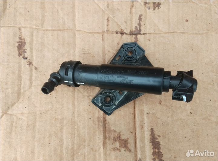Форсунка омывателя фар правая Kia Sorento Prime