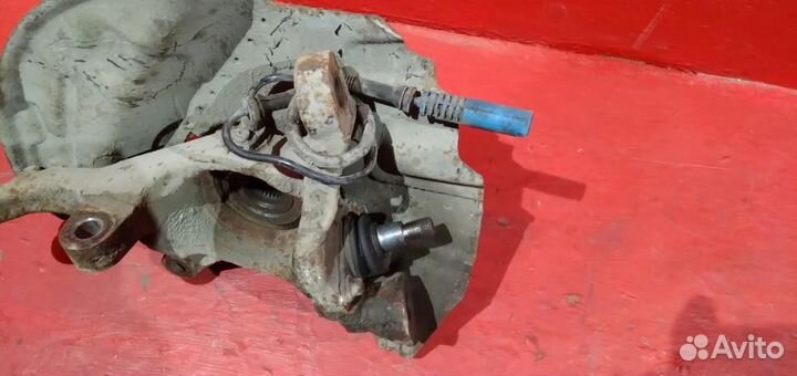 Бмв X5 E53 кулак передний левый ступица