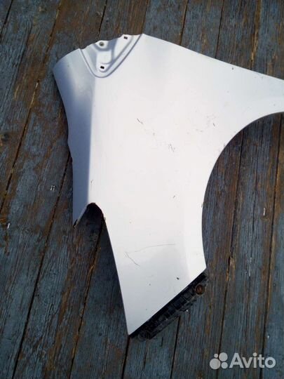 Крыло левое переднее Toyota Yaris/Vitz