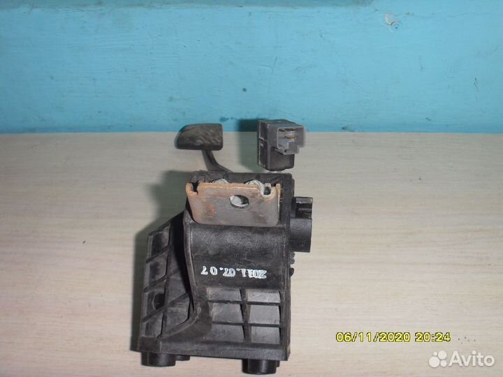 Педаль тормоза 328001H100 Kia Ceed 1 (ED)