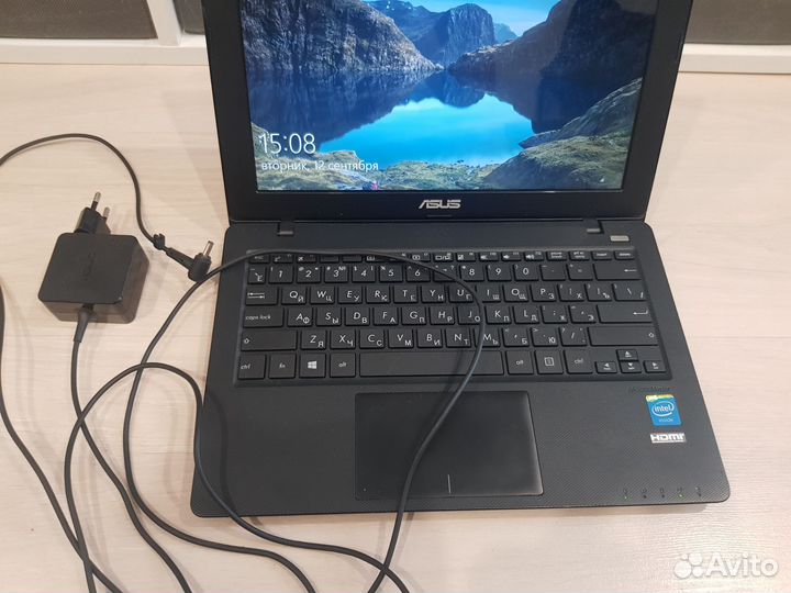 Ноутбук Asus F200M