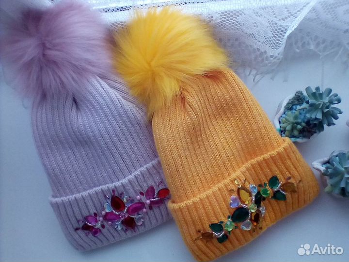 Красивые шапки с камнями и бусинами