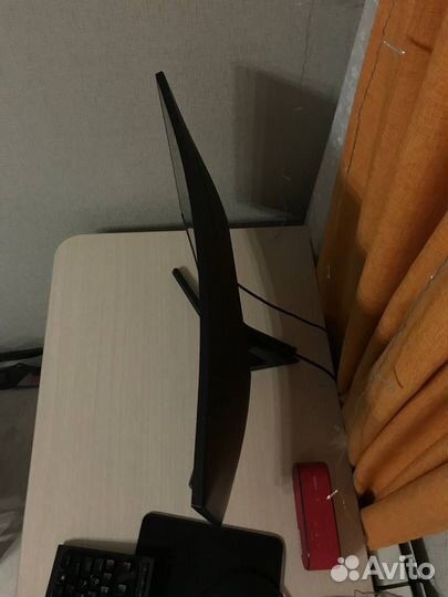 Монитор Samsung 27 изогнутый 240hz(герц)