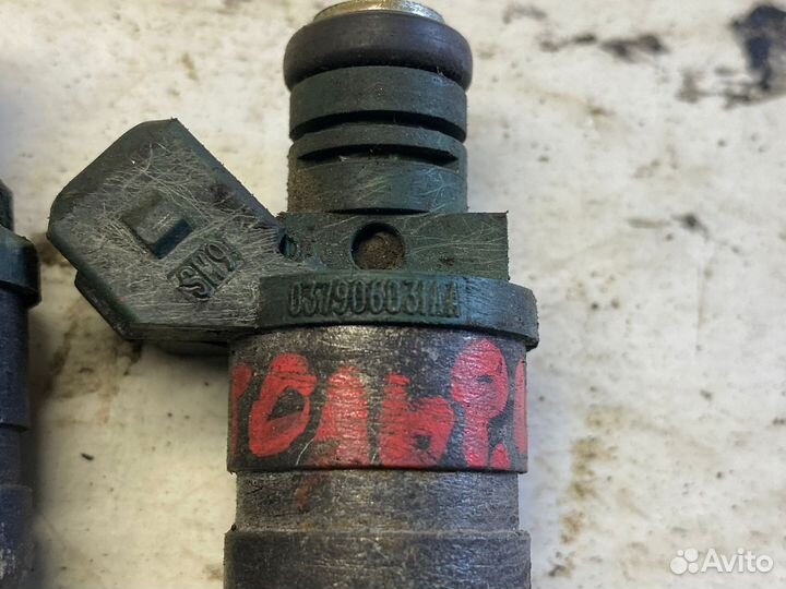 Форсунка топливная Volkswagen Golf 4